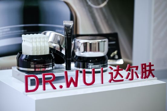 逸仙电商打造开放式科研平台推动美妆科技从实验室走向市场