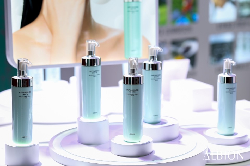 逸仙集团旗下逸仙电商荣膺“年度新质发展典范”奖项推动美妆行业(图1)