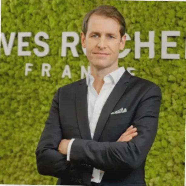 拼多多或二次上市；阿里将发自研AI眼镜；欧莱雅任命印度公司总裁(图16)