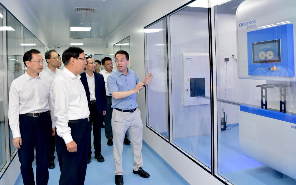 中国工程院党组书记张玉卓一行来同济大学调研