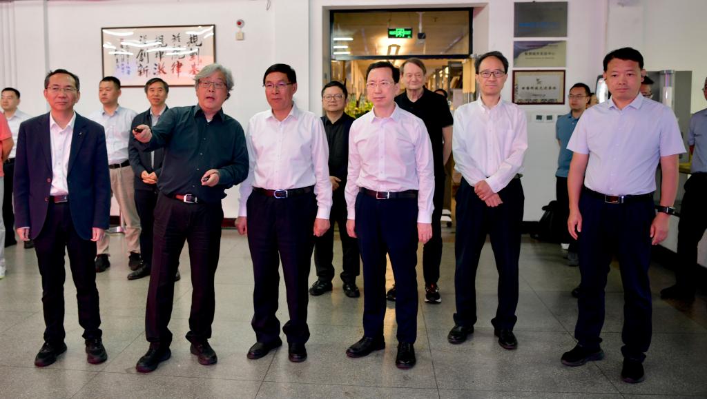 中国工程院党组书记张玉卓一行来同济大学调研(图3)
